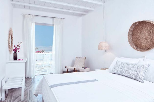 mr-mrs-white-paros-new-style-hotel